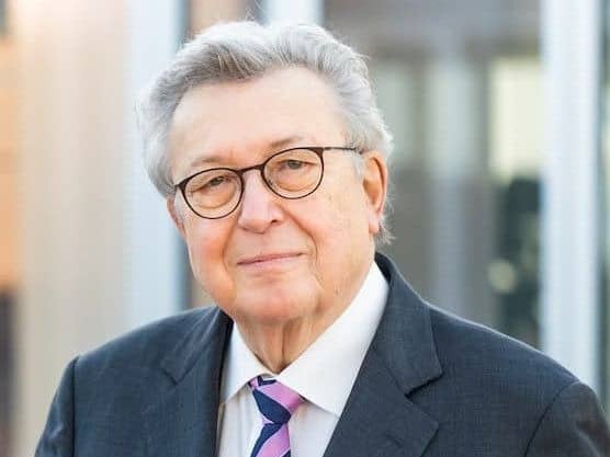 Dr. Reinhold Festge